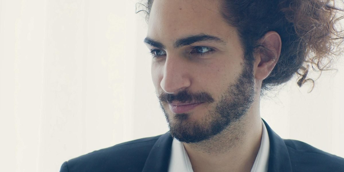 This guide explains how sales professionals can turn their LinkedIn profile into a recruiter magnet in 2026 by treating it like a 24/7 sales landing page. It co...