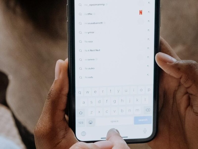 This article reviews the eight best job search apps for sales reps in 2026 and explains how to use each platform to find higher-quality, better-matching roles....